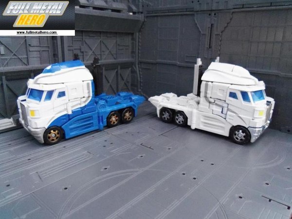 Transformers Asia Exclusive Classics Ultra Magnus  Images Figures Side By Side  (18 of 18)